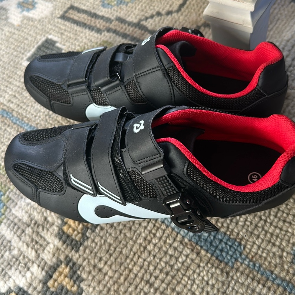 Pelaton shoes- barely worn